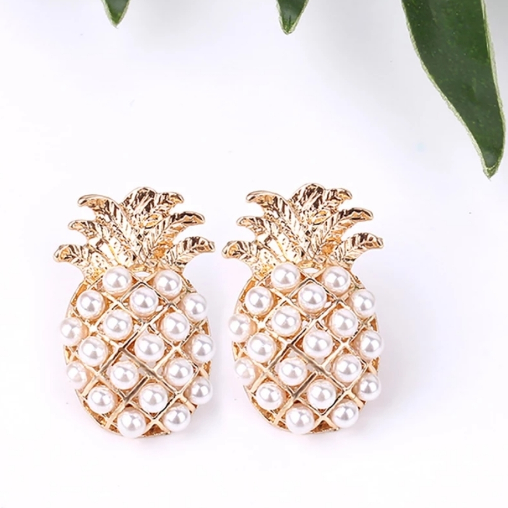 Pineapple Pearl Earrings 🍍